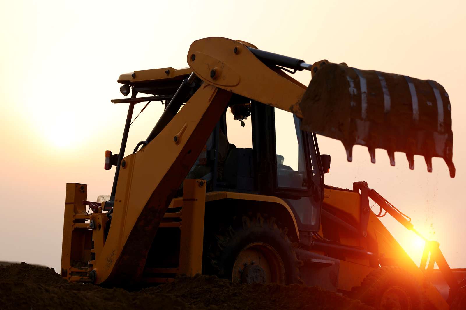 Grab wagon hire | UKAP Ltd | Jcb crane working near sand quarry