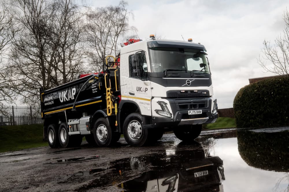how much does it cost to hire a grab lorry
